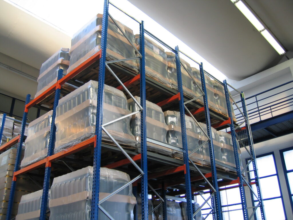 Racks dynamiques Push-Back à rotation LIFO – rayonnages pour stockage optimisé - Image 4