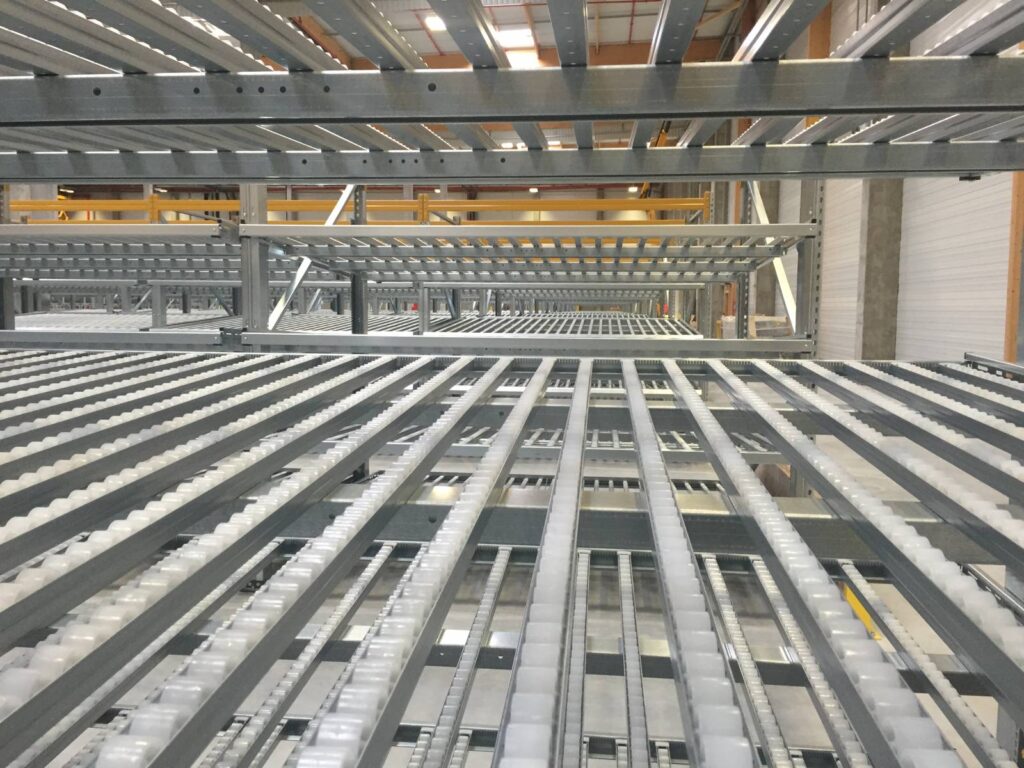 Rayonnage dynamique cartons à Roanne – système à gravité pour stockage FIFO et LIFO - Image 2