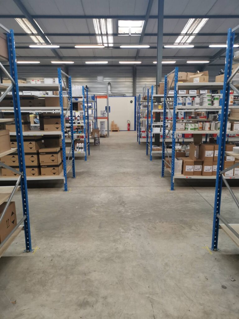 Rayonnage mi-lourd à lisses EPSIVOL – Saint Etienne – stockage manuel et garages automobiles - Image 4