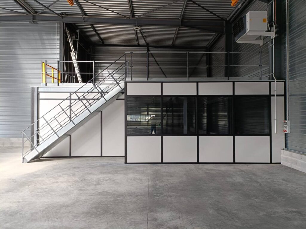 Mezzanine industrielle cloisonnée – sur mesure, assemblage simple, conforme aux normes européennes - Image 2