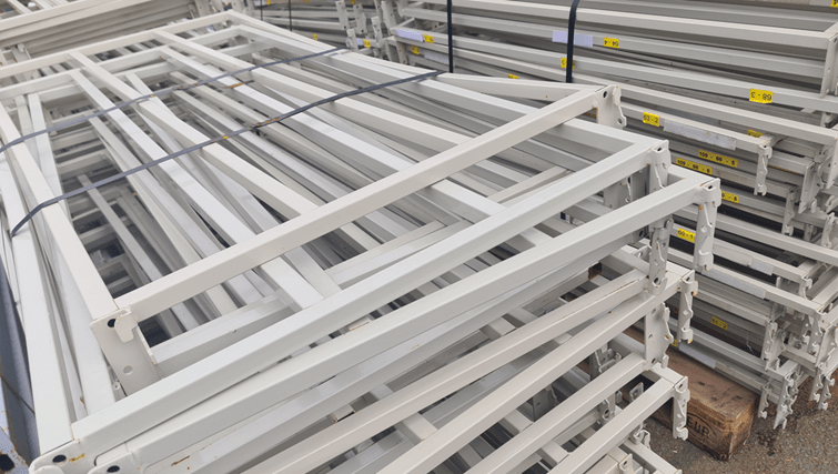 Rayonnage léger tubulaire Feralco (Fer2402) – lot de 64 montants 2550mm et 145 tablettes 100 kgs - Image 2