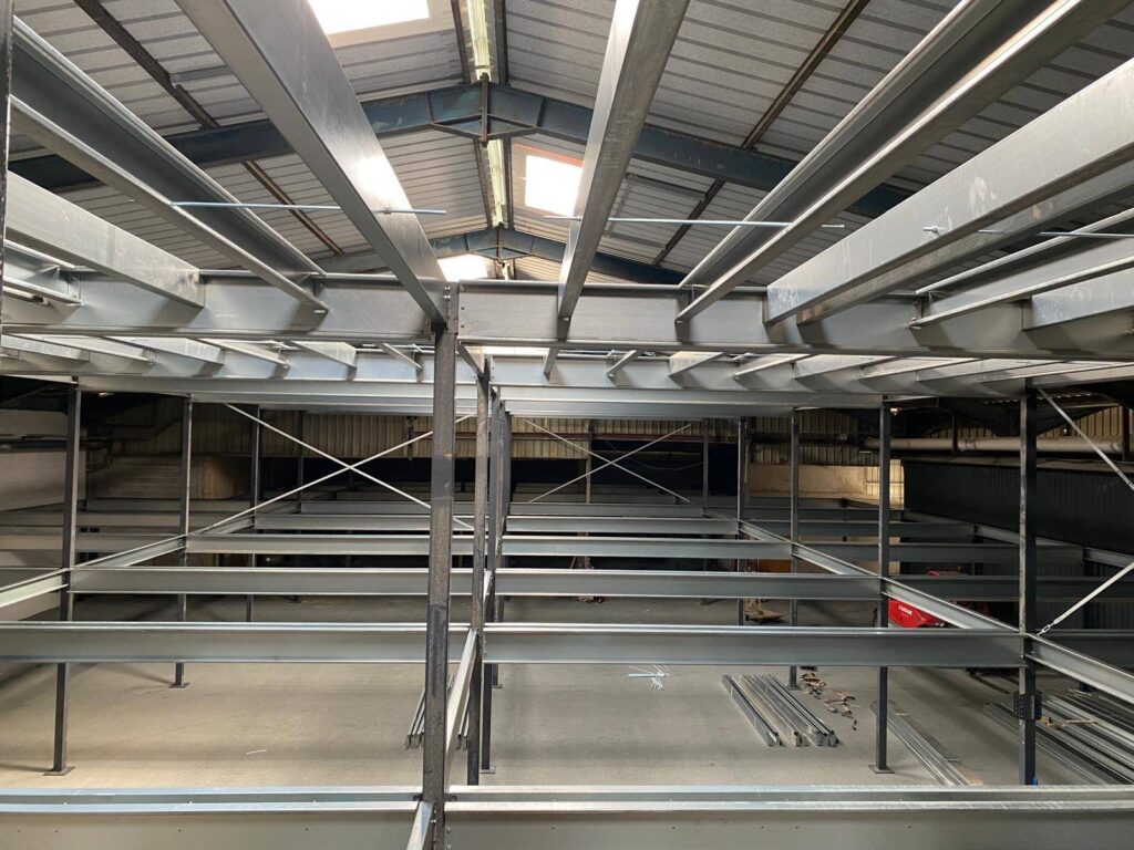 Mezzanine 2 niveaux 1400 m² pour box de stockage dans le Rhône - Image 4