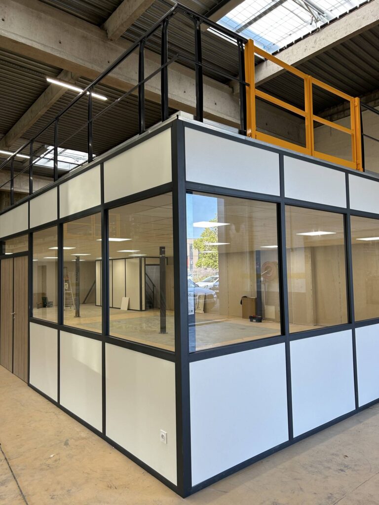 Mezzanine industrielle de 230 m² avec cloison – Vénissieux Rhône 2