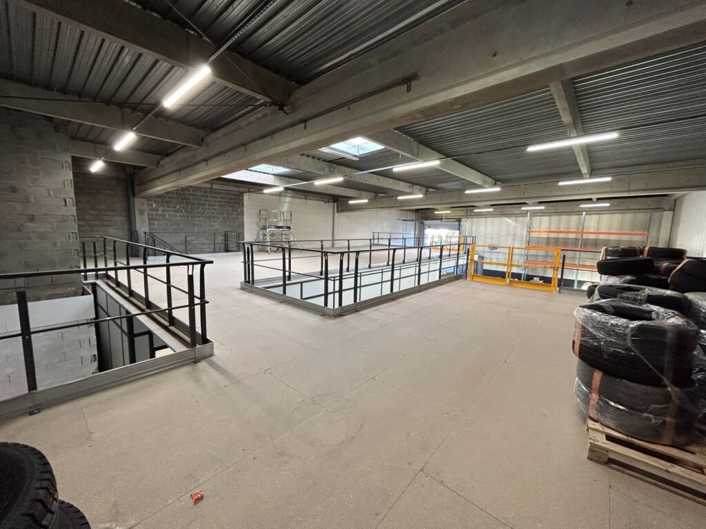 Mezzanine industrielle de 230 m² avec cloison – Vénissieux Rhône 4