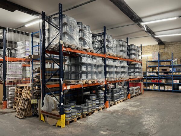 Lot rayonnage à palettes MECALUX – 4 échelles de 4 mètres, 12 lisses de 2700 mm et 24 goupilles de sécurité - Image 1