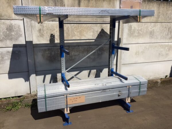 Rayonnage cantilever léger – stockage de marchandises longues et légères, capacité 500 kg par colonne, hauteur 2400 m - Image 1