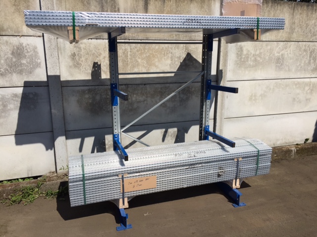 Rayonnage cantilever léger – stockage de marchandises longues et légères, capacité 500 kg par colonne, hauteur 2400 m - Image 2