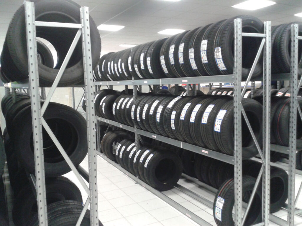 Rayonnage mi-lourd industriel – capacité jusqu&rsquo;à 900 kg/niveau, en acier galvanisé - Image 2