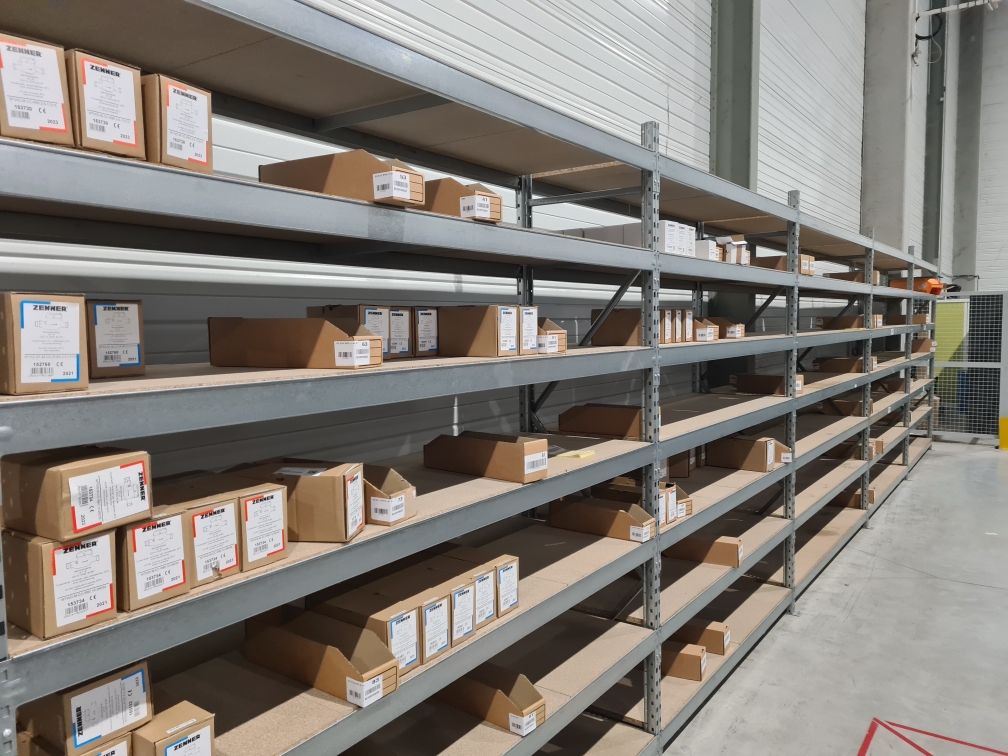 Rayonnage mi-lourd industriel – capacité jusqu&rsquo;à 900 kg/niveau, en acier galvanisé - Image 4