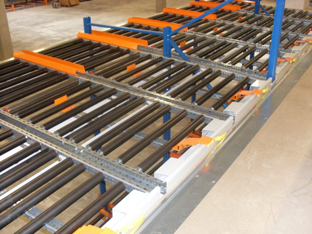 Ligne de stockage dynamique MANUBAR pour palettes – deux positions, châssis galvanisé, capacité jusqu&rsquo;à 1200 kg - Image 2
