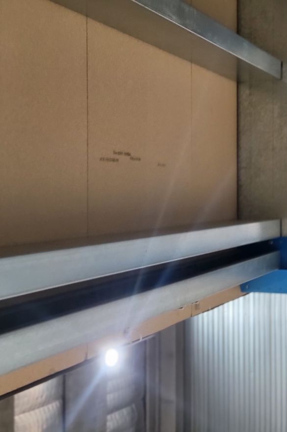 Mezzanine ManOrga – Superficie 77 m² – Capacité 450kg/m² – Escalier 45° – Garde-corps 28m 4