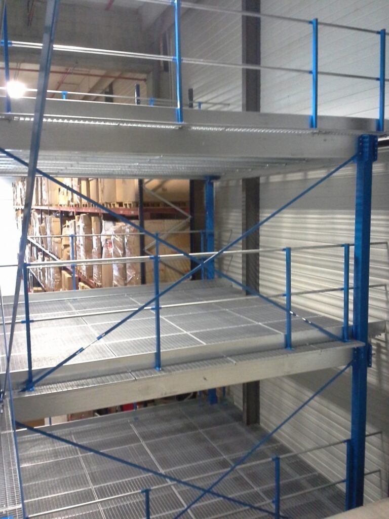 Plateforme de stockage 3 niveaux industrielle avec plancher en caillebotis - Image 3