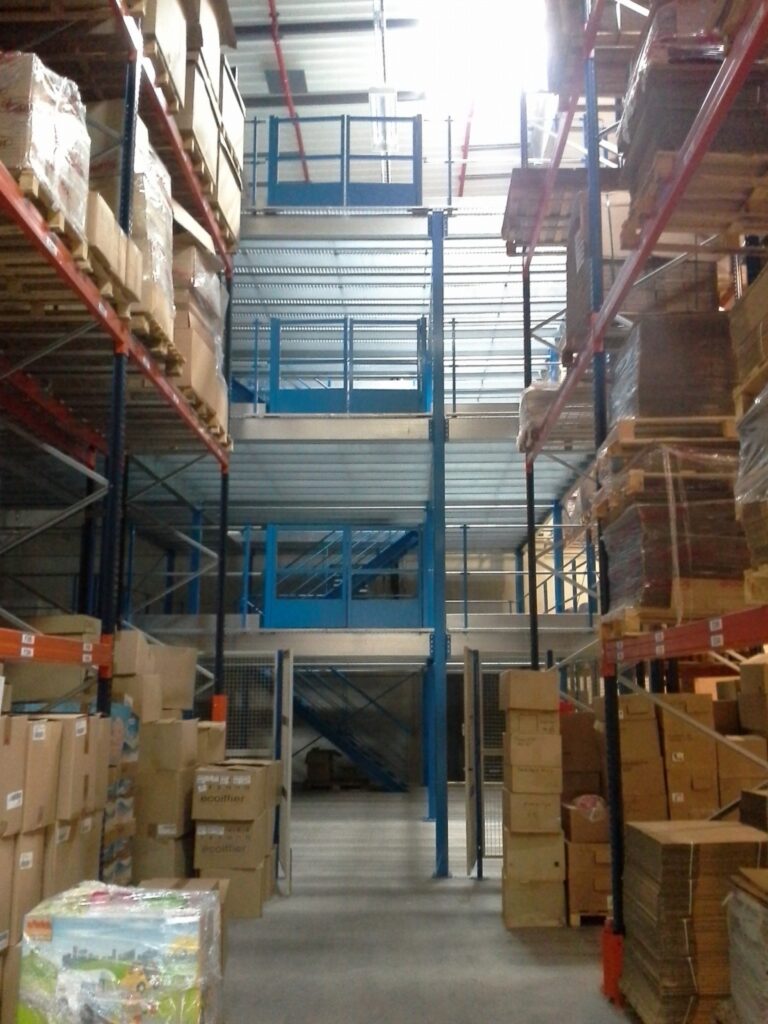 Plateforme de stockage 3 niveaux industrielle avec plancher en caillebotis - Image 4