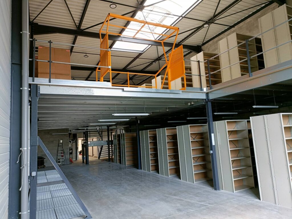 Plateforme de stockage industrielle à Lyon dans le Rhône – mezzanine auto-portante en kit 3
