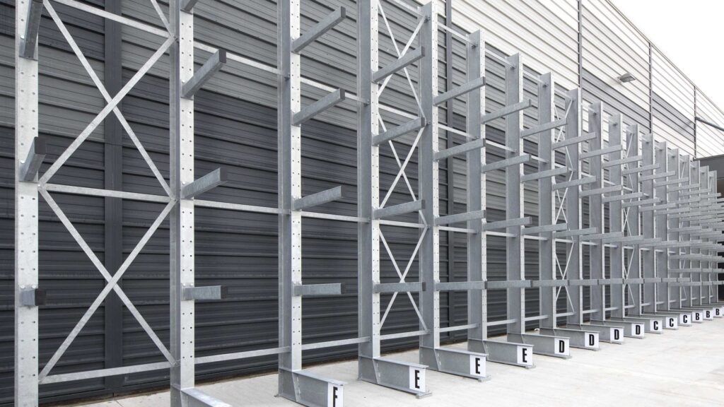 Rayonnages Cantilever – Stockage pour charges longues et volumineuses – Structure modulaire et bras ajustables - Image 3