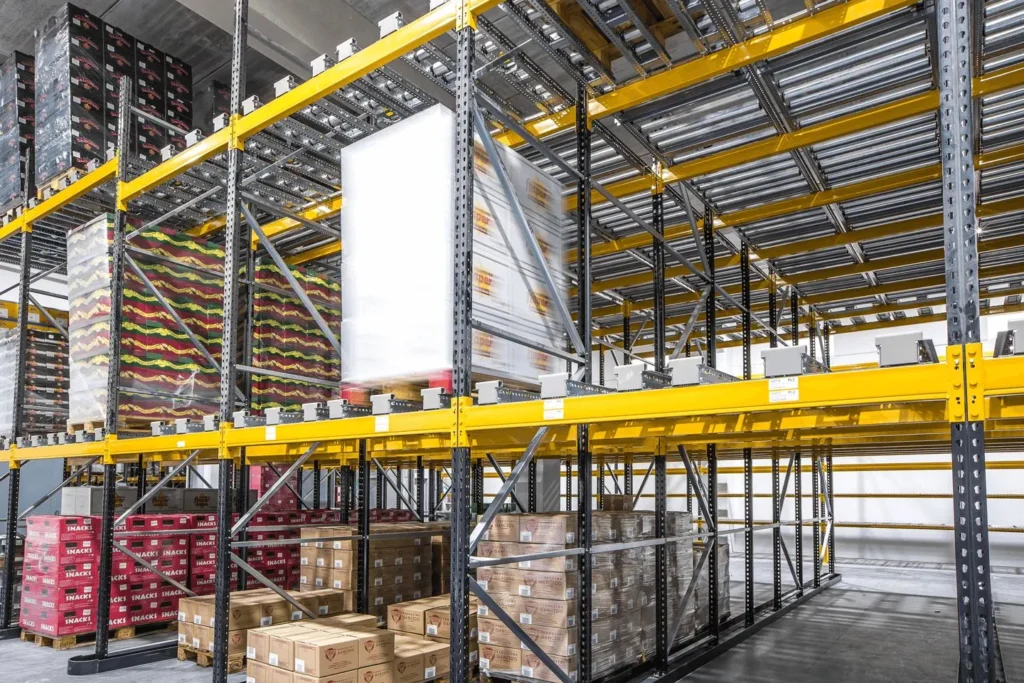 Rayonnage dynamique POLYPAL pour palettes – FIFO et LIFO avec flux gravitaire - Image 1