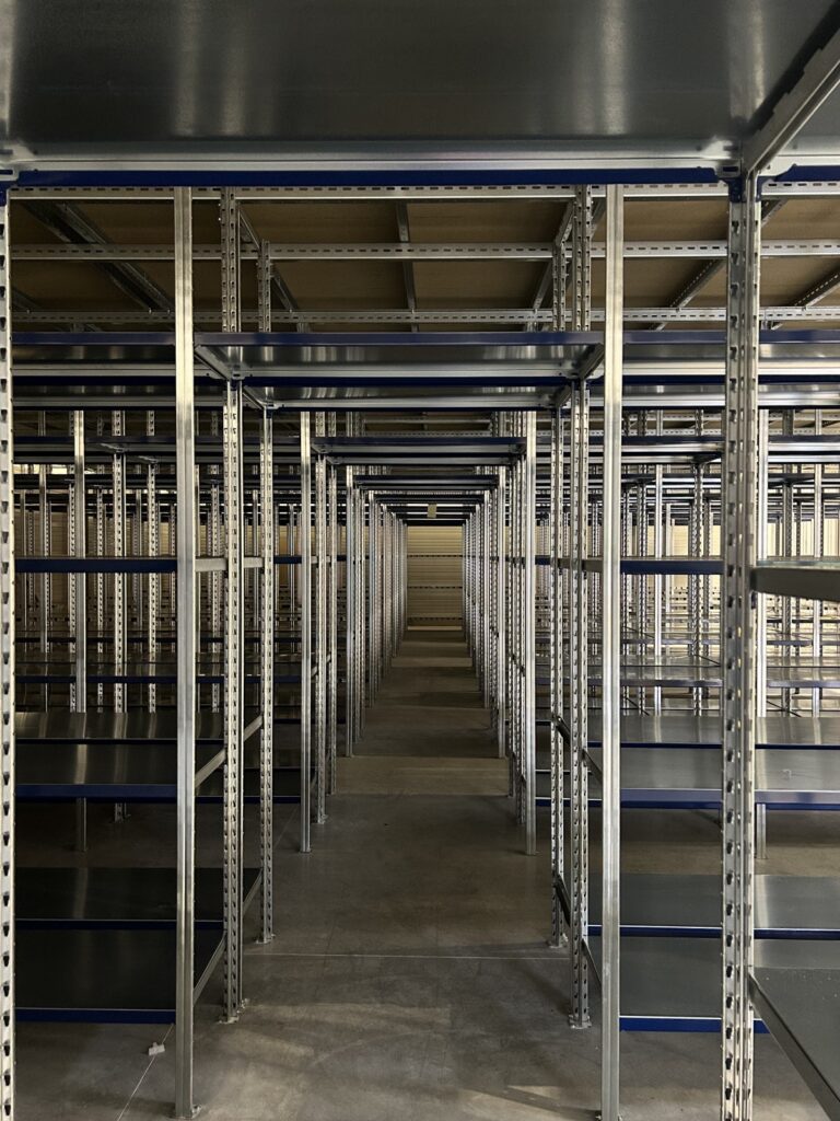 Plateforme sur rayonnages en Loire – plancher aggloméré, adaptation aux produits stockés - Image 2