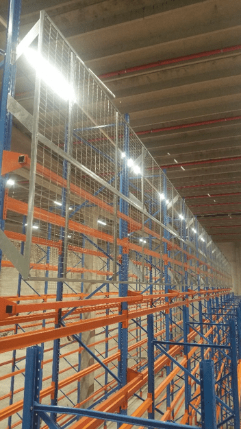 Grille arrière anti-chute – accessoires de stockage en finition RAL7037 ou pré-galvanisée - Image 3