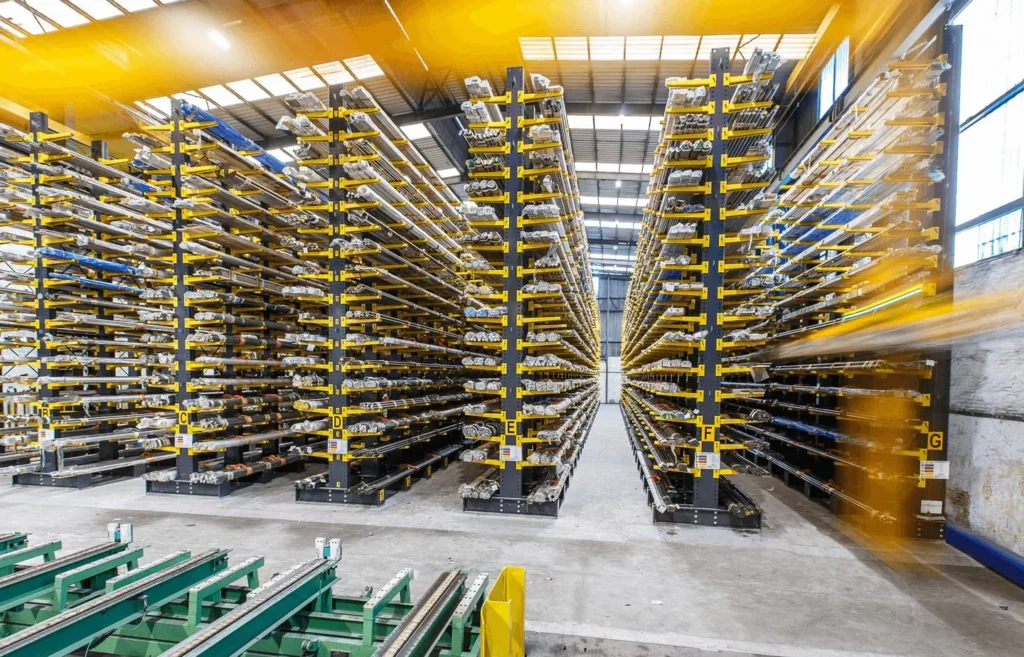 Rayonnages cantilever pour charges longues et volumineuses – stockage de profilés tubes planches et bobines - Image 1