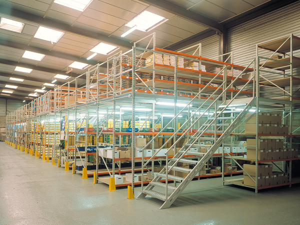 Magasin à étages avec rayonnages pour stockage manuel ou palettisé - Image 4