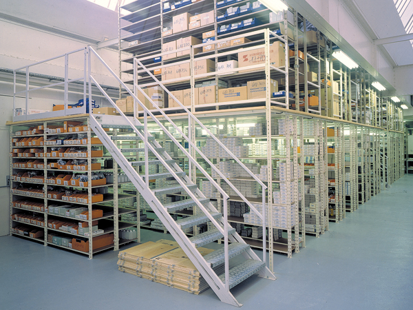 Magasin à étages avec rayonnages pour stockage manuel ou palettisé - Image 2