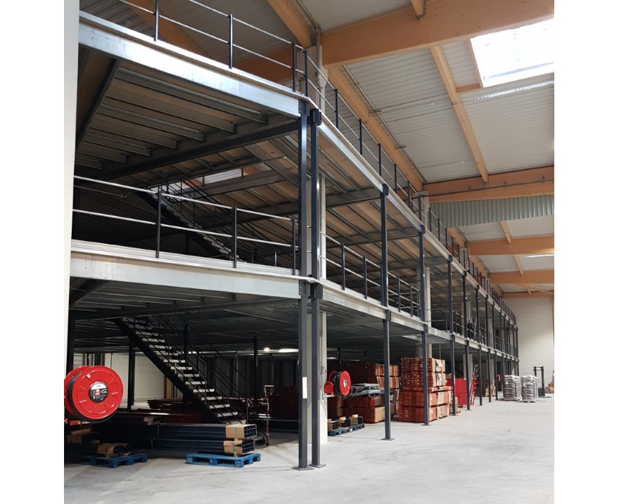 Mezzanine industrielle de stockage MSI – plateforme à poteaux et à 2 niveaux sur mesure - Image 2