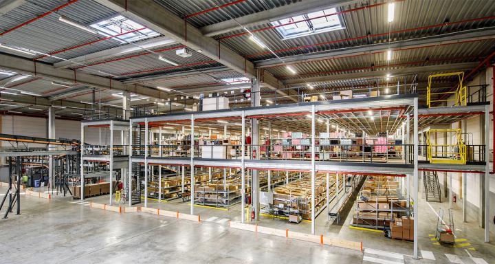 Plates-formes modulables STOW – stockage sur mesure avec plusieurs niveaux et planchers en tôle, caillebotis ou bac acier - Image 4