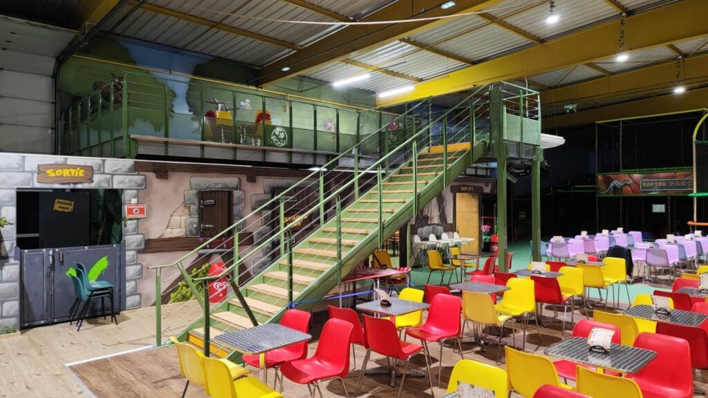 Mezzanines ERP & PMR ARAYDIS – sur mesure pour salles de sport et de jeux 2