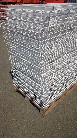 Rayonnage léger MECALUX LEME001 – charge 150kg par niveau, 12 échelles, 120 lisses, 60 niveaux de plateaux fils - Image 3