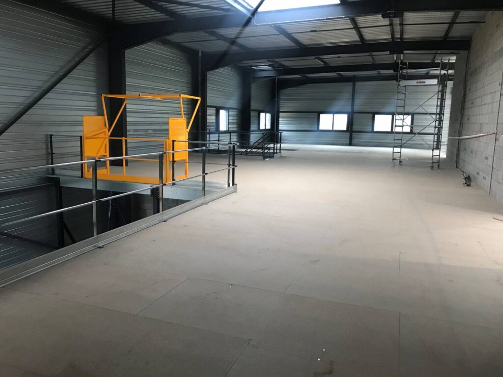 Mezzanine industrielle en kit sur mesure – livraison en 2 à 3 semaines, assemblage simple, conformité CE - Image 2