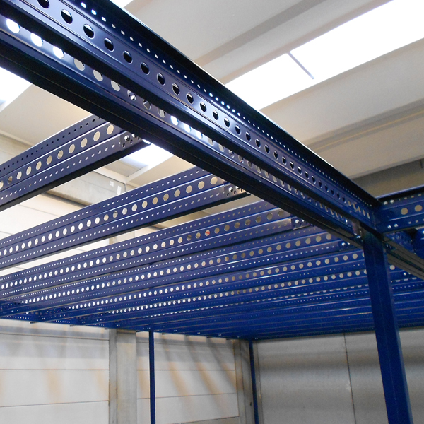 Plate-forme industrielle mezzanine – démontable pour optimiser l&rsquo;espace de stockage - Image 3