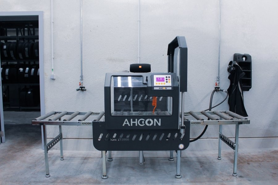 Puurse Banden Centrale – Nouvel atelier station pneus avec trolley lift AHCON et stockage 7 niveaux 1