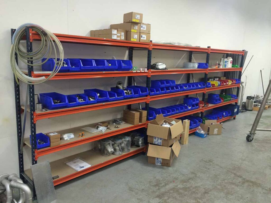 Rayonnage à lisses mi-lourd – avec feuillure perforée, porte-pneus, rectangulaire et platelage en aggloméré, mélanimé, métallique ou grillagé - Image 2