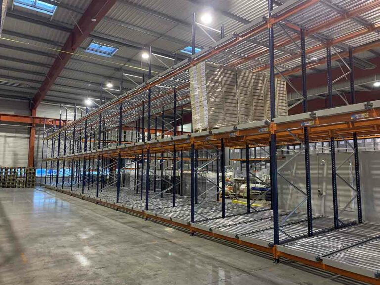 Rayonnage à palettes dynamique idéal pour l&rsquo;entreposage des denrées périssables ou des marchandises - Image 1