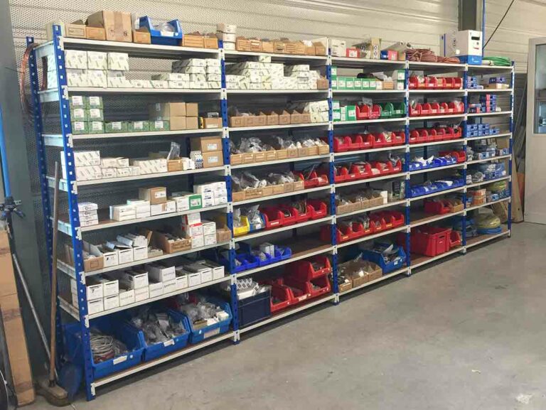 Rayonnage d&rsquo;atelier solide et modulable adapté aux activités de l&rsquo;artisanat - Image 1