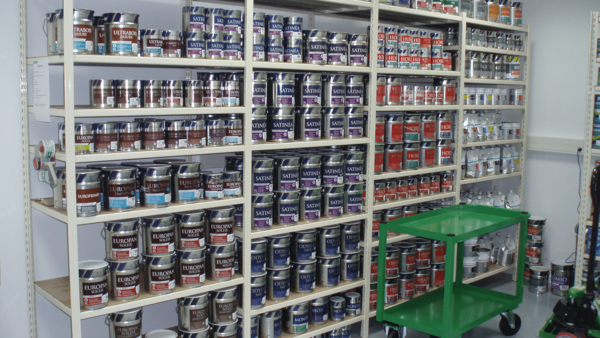 Rayonnage léger intérieur – solution de stockage adaptable pour charges légères à moyennes - Image 1