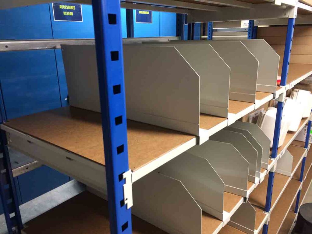 Rayonnage léger à tablettes tubulaires – stockage d&rsquo;objets légers et peu encombrants - Image 2