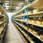 Rayonnage métallique pour stockage manuel – hauteur max 3 mètres, charges jusqu&rsquo;à 1400 kg 2