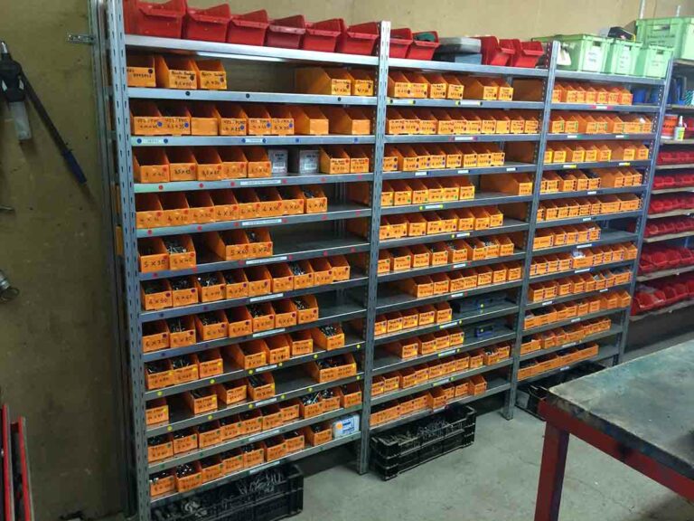 Rayonnage mi-lourd tôlé idéal pour le stockage de charges encombrantes (cartons, pièces de quincaillerie etc.) - Image 1