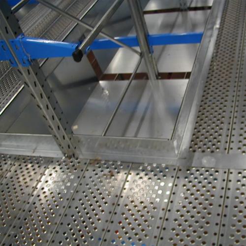 RediTex® – stockage textiles à étages, avec plinthes de sécurité et consoles avec penderie - Image 2