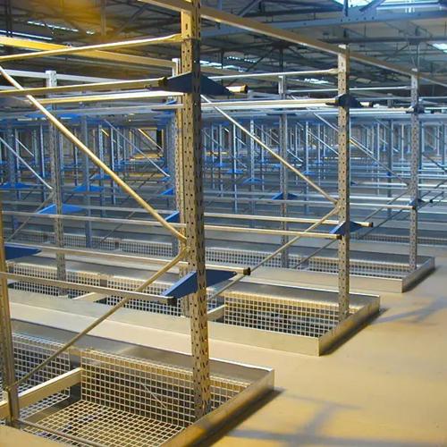 RediTex® – stockage textiles à étages, avec plinthes de sécurité et consoles avec penderie - Image 3