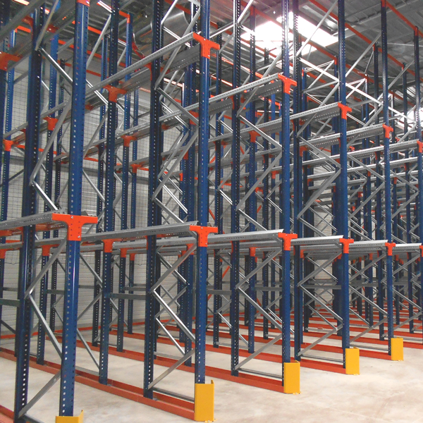 Stockage de palettes par accumulation – rayonnage PROFILRACK avec rails de dépose réglables - Image 4