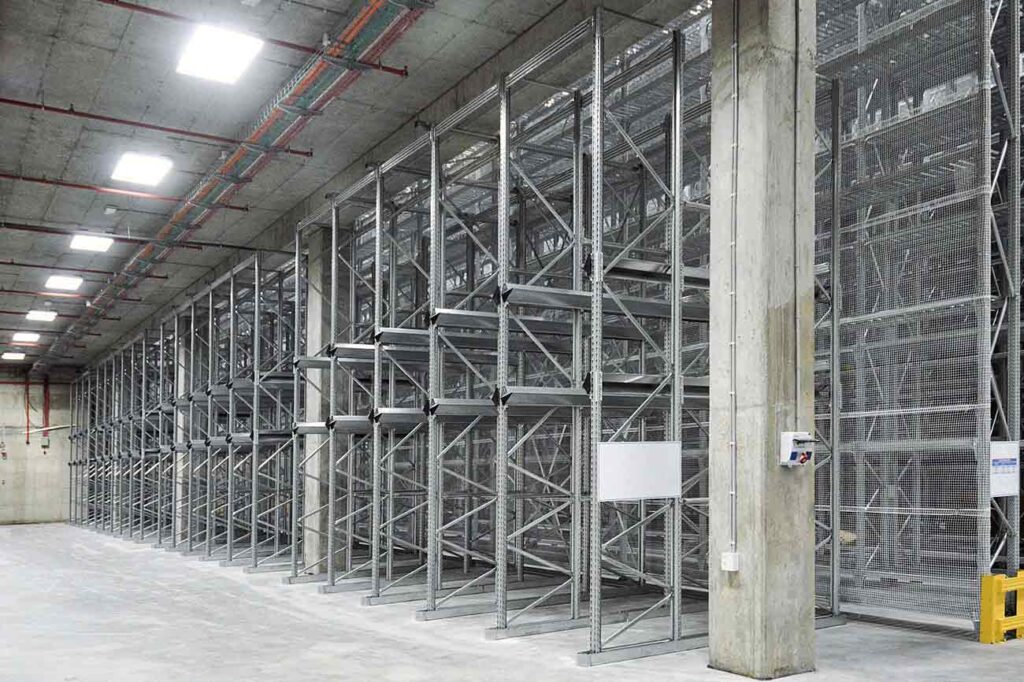Superbuild – Structure centrale à épaulement pour stockage de palettes en acier haute résistance - Image 3