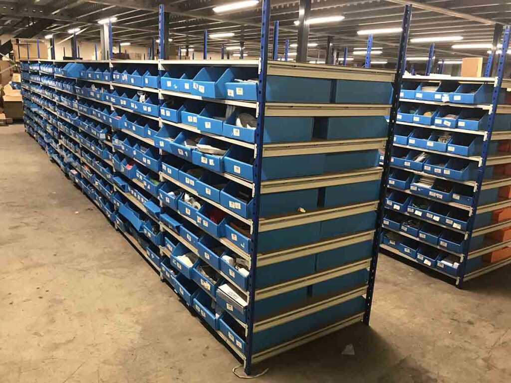 Rayonnage léger à tablettes tubulaires – stockage d&rsquo;objets légers et peu encombrants - Image 4