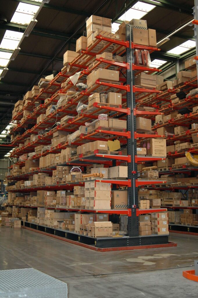 Rayonnages cantilever pour charges longues et volumineuses – stockage de profilés tubes planches et bobines - Image 3