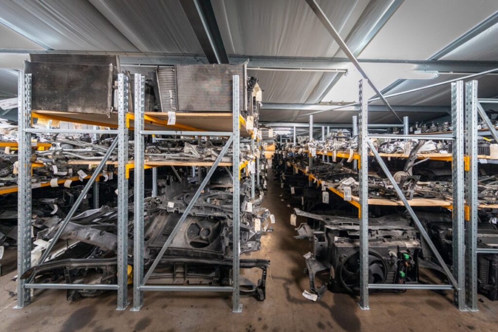 Rayonnage mi-lourd PRORACK+ – Stockage de produits volumineux, jusqu&rsquo;à 1575 kg par niveau, 6 m de haut 1