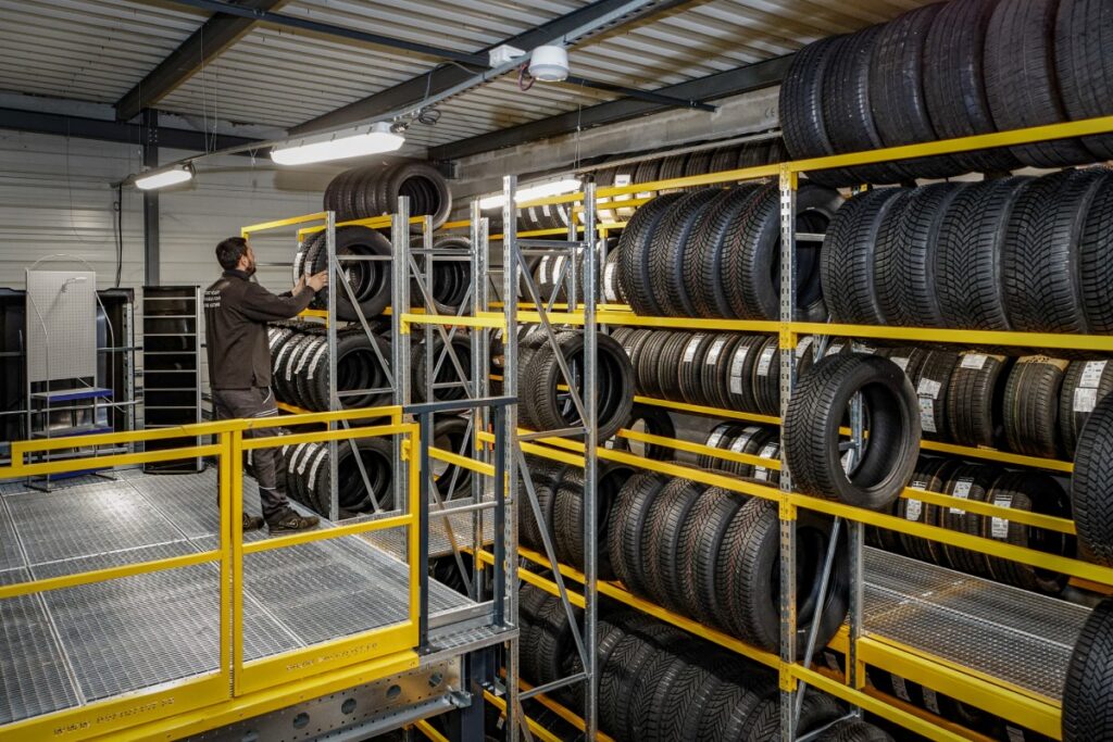 Plateforme de stockage à allée de circulation Proplus LP3 – Mezzanine pour picking, automobile et textile 2