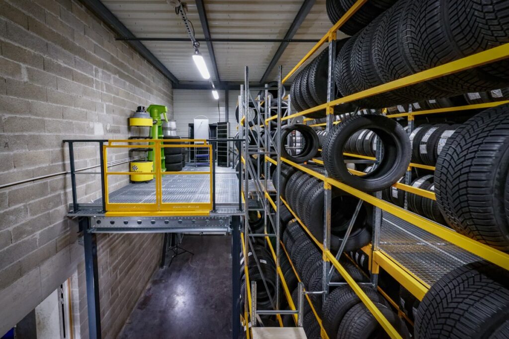 Plateforme de stockage à allée de circulation Proplus LP3 – Mezzanine pour picking, automobile et textile 3