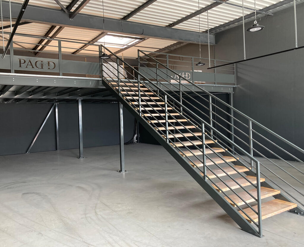 Plateforme ERP – Mezzanine pour ERP – Portée 8 ml, charge 1 T/m², normes ERP 2