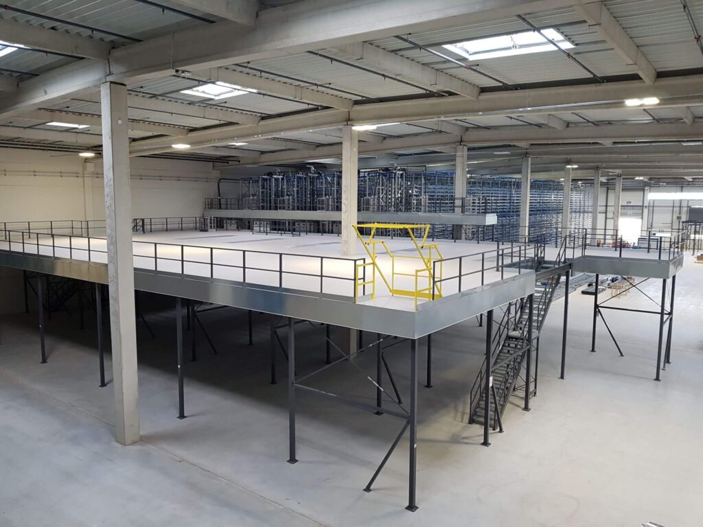 Plateforme industrielle longue portée XLS – portée jusqu&rsquo;à 8 ml, charge jusqu&rsquo;à 1 tonne/m², sur-mesure 2